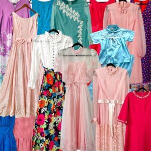 Gorgeous 17 Piece Vintage 1960s 1970s Womens Dresses Clothing Lot Bundle!